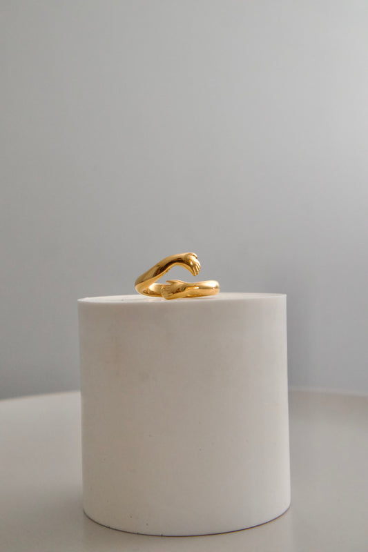 Huggie Ring